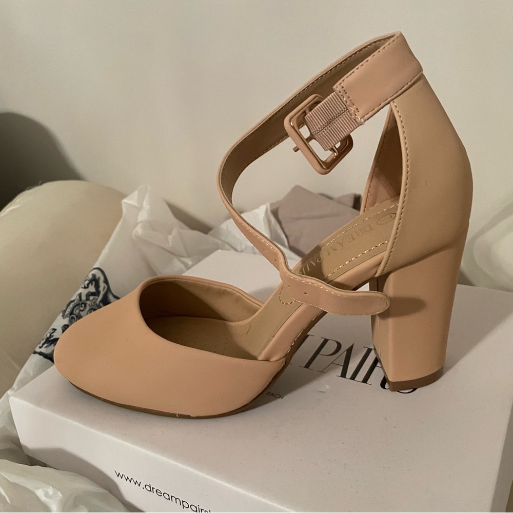 NWT Dream pairs block heels size 7